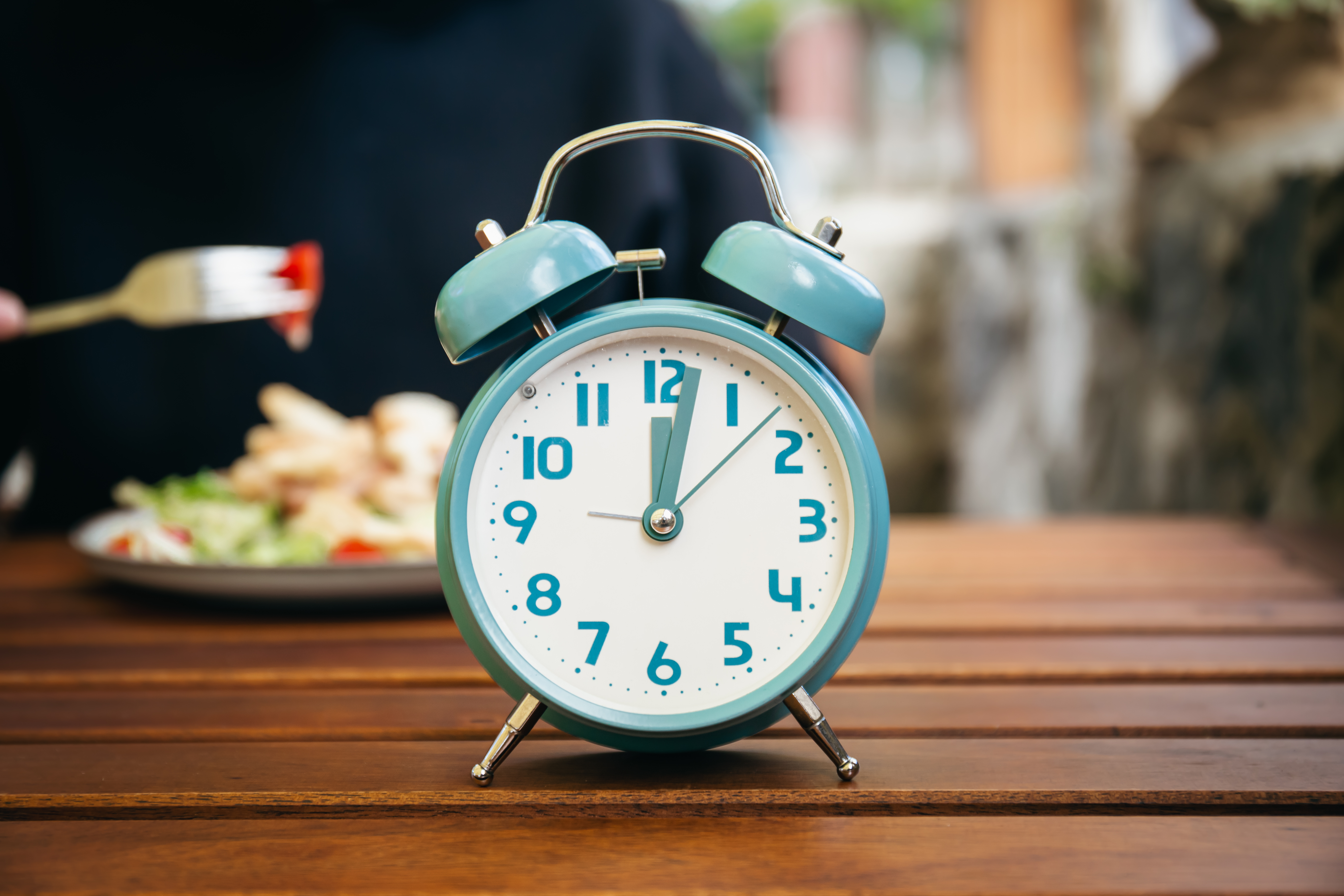 ¿El ayuno prolongado hace que el cuerpo entre en "modo de inanición" y almacene más grasa?