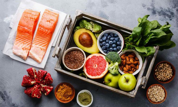 Alimentos que influyen en la inflamación muscular: guía desde la fisioterapia integrativa