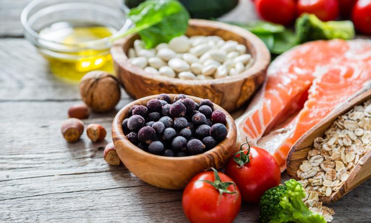 Plantas medicinales y cambios en la dieta para reducir la inflamación del piramidal