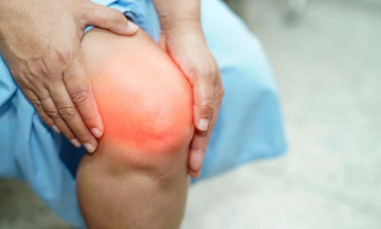 Bursitis de rodilla: cómo influye tu hígado en la inflamación articular