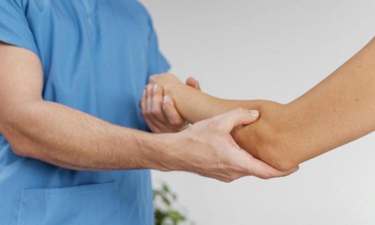 Epicondilitis que no mejora: ¿y si el problema no está en tu codo?